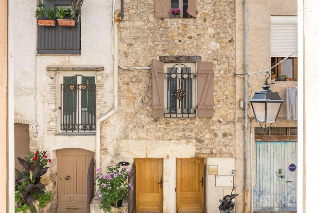 Appartement Authentique Situe En Plein Centre D'Antibes Exterior foto