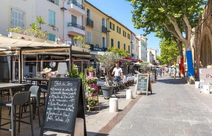 Appartement Authentique Situe En Plein Centre D'Antibes Exterior foto